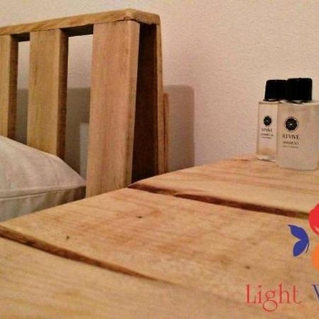 Light Wings Family Guesthouse Jerevan Buitenkant foto