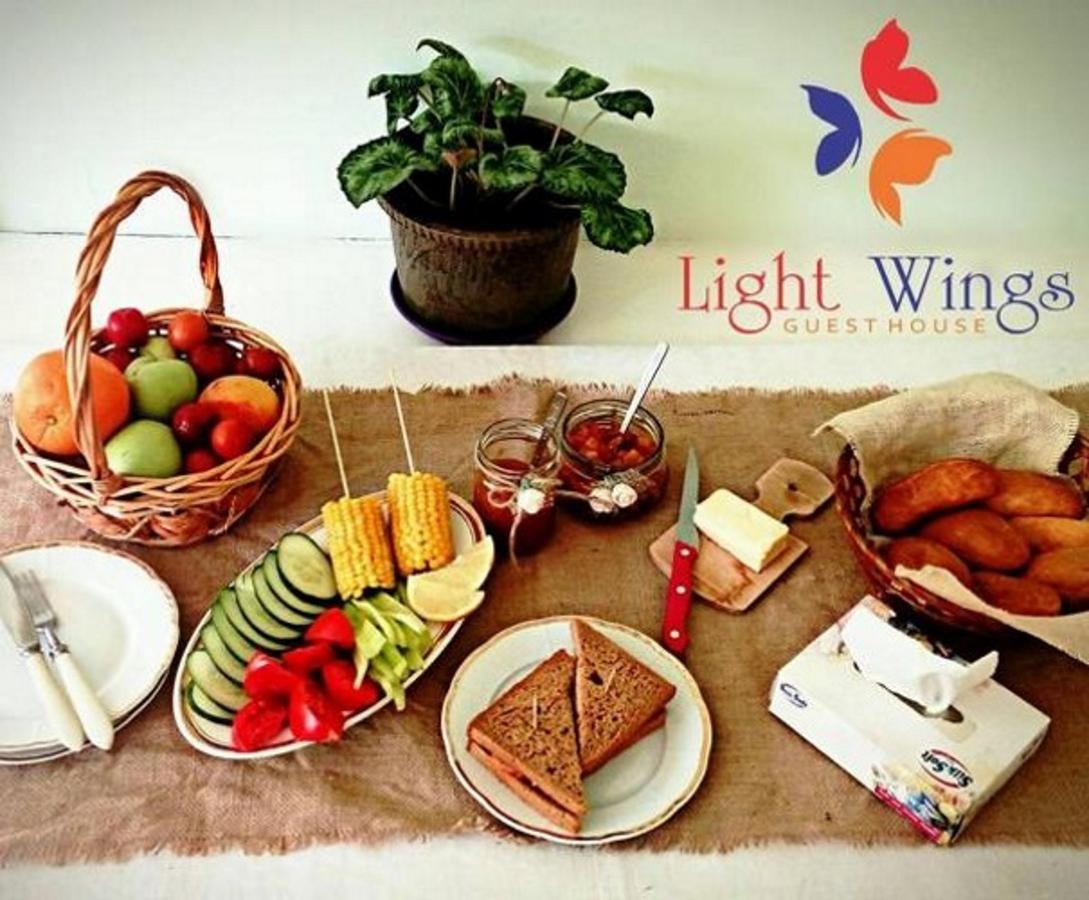 Light Wings Family Guesthouse Jerevan Buitenkant foto