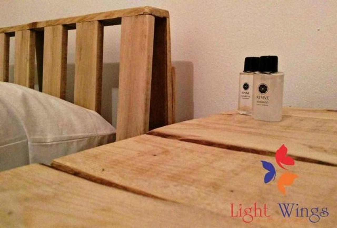 Light Wings Family Guesthouse Jerevan Buitenkant foto