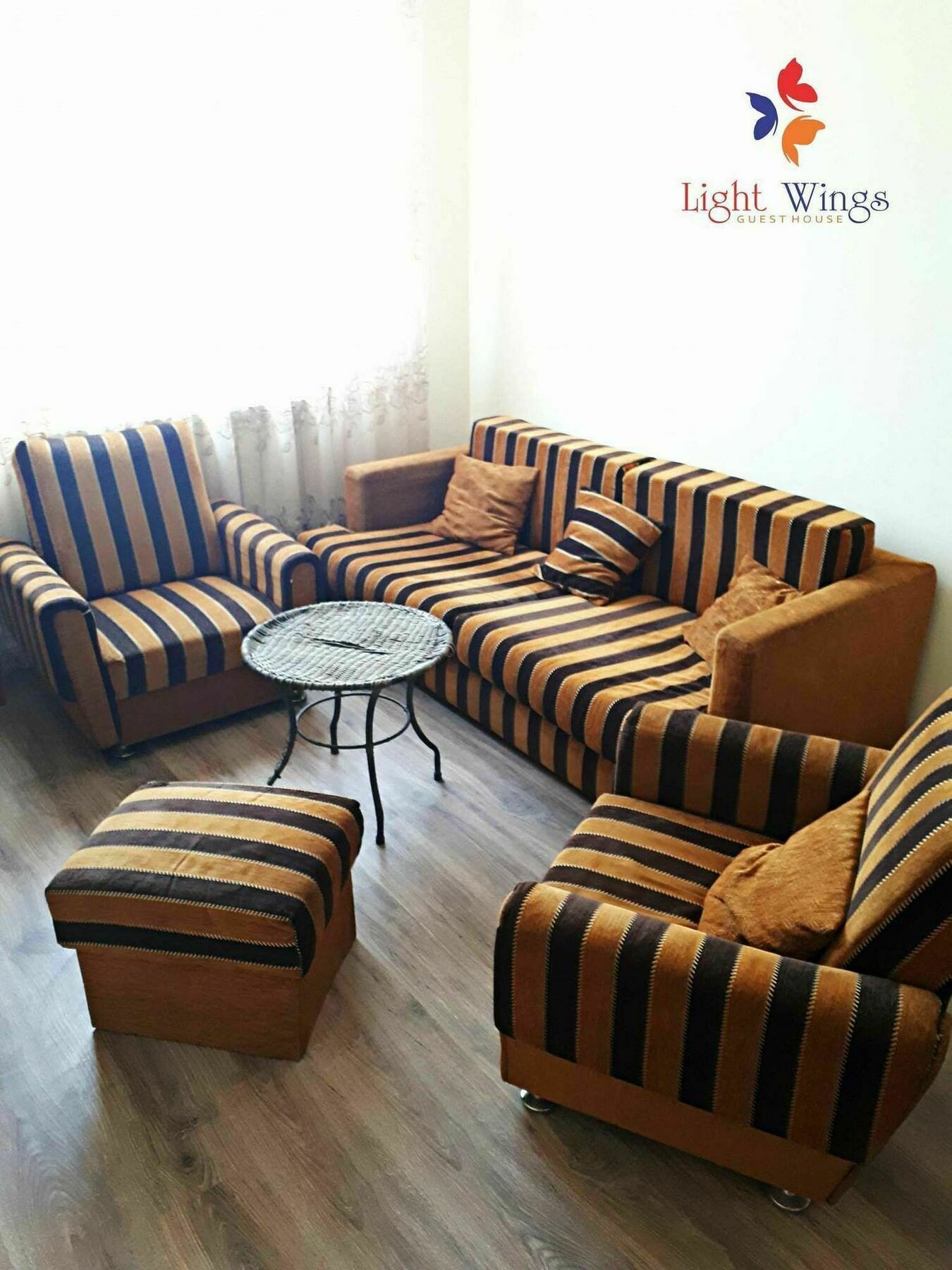 Light Wings Family Guesthouse Jerevan Buitenkant foto