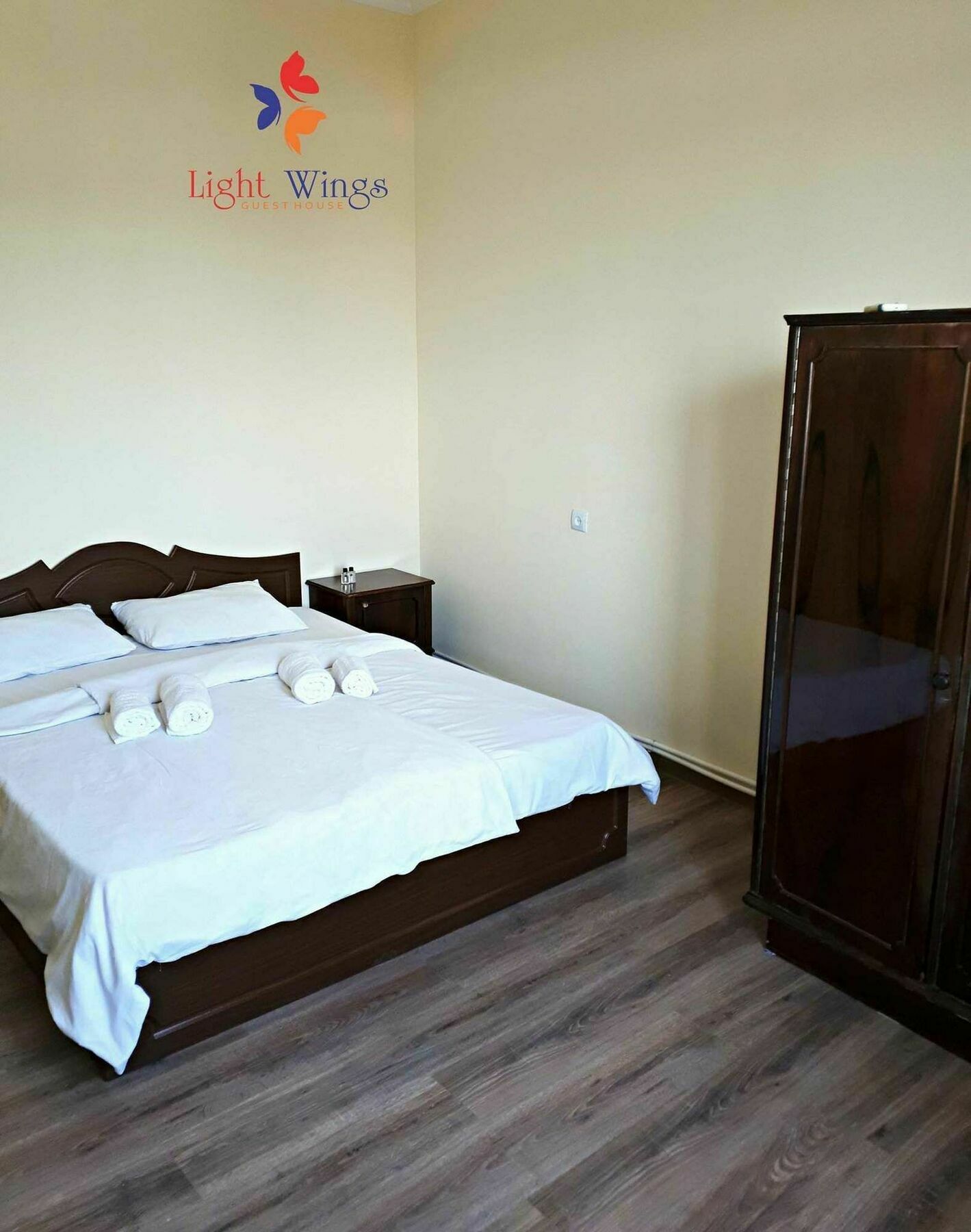 Light Wings Family Guesthouse Jerevan Buitenkant foto
