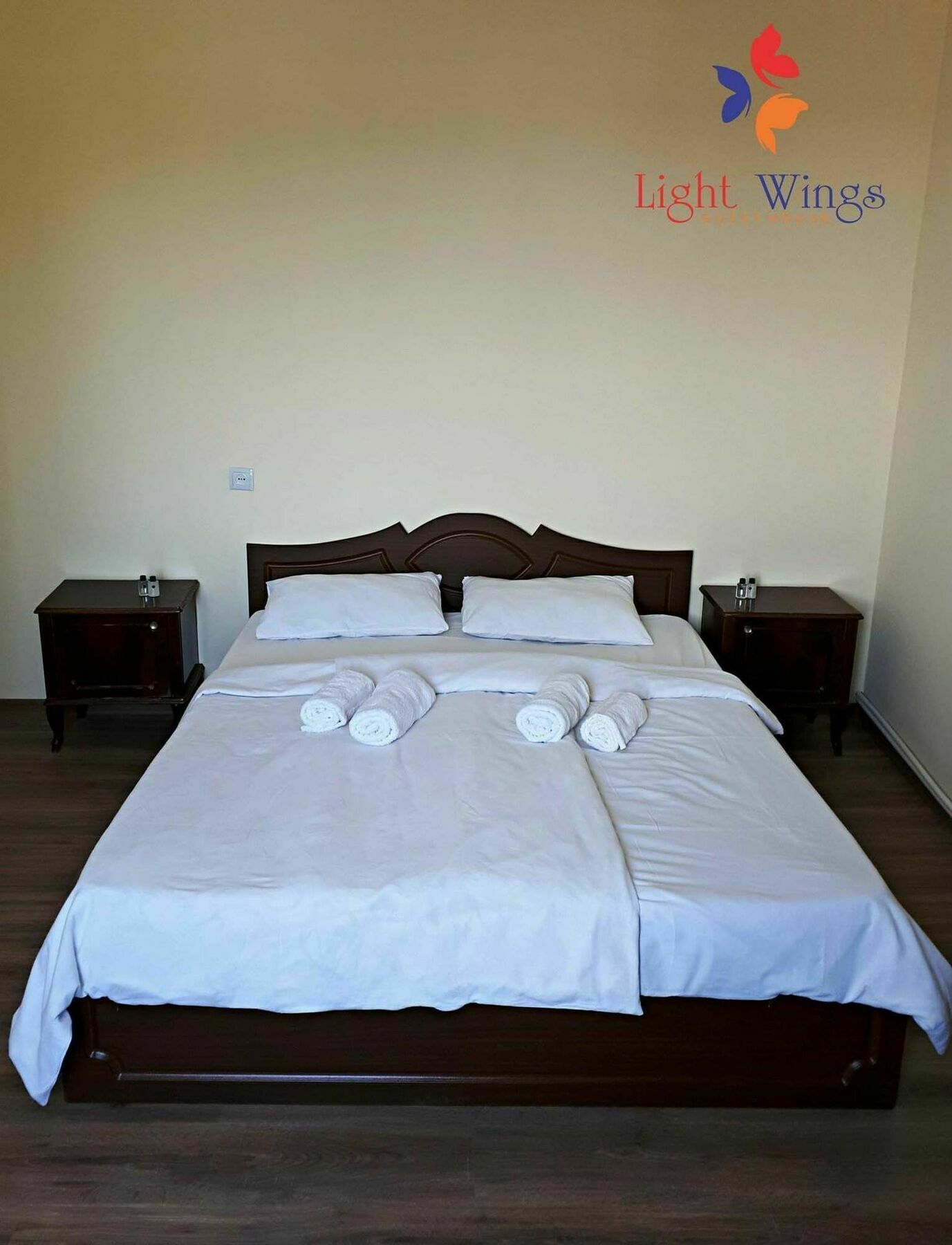 Light Wings Family Guesthouse Jerevan Buitenkant foto