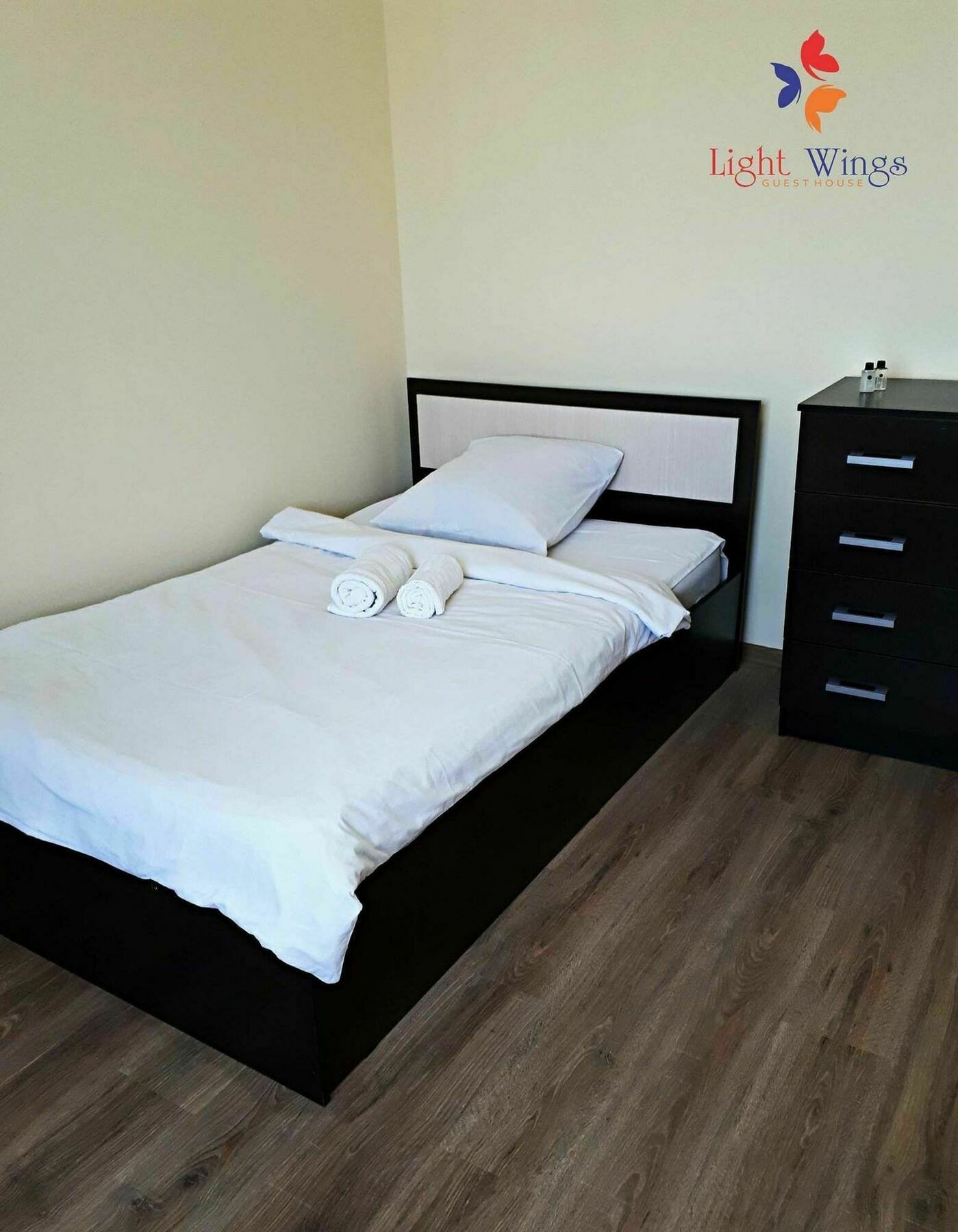 Light Wings Family Guesthouse Jerevan Buitenkant foto